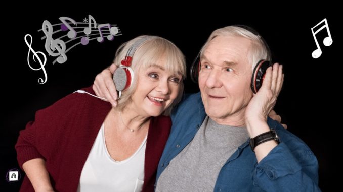 ancianos escuchando musica escuchar musica