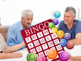 mayores jugando a bingo