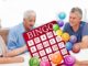 mayores jugando a bingo